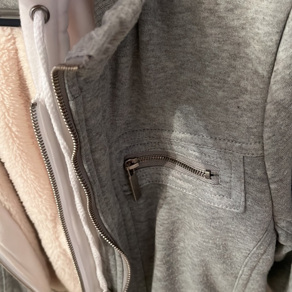 NEVER WORN grey shearling hoodie lined jacket - Picture 4 of 4